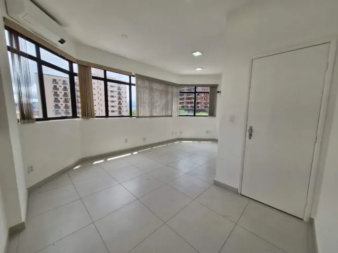 Sala comercial para locação, no bairro da Pompéia em Santos.