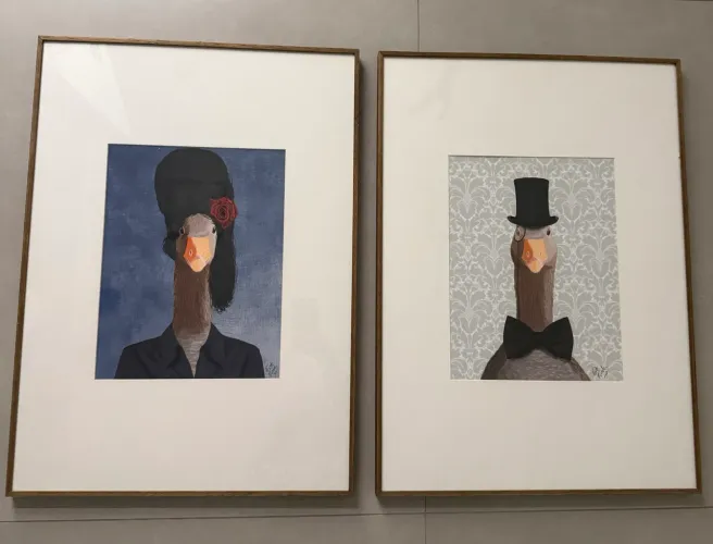 Dupla de Quadros Decorativos Gansos Fab Funky (Moldura de Madeira)