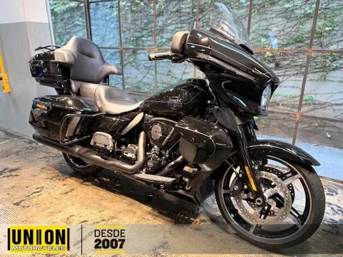 HARLEY-DAVIDSON STREET GLIDE ULTRA