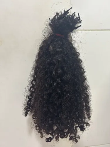 Cabelo cacheado humano