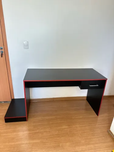 Escrivaninha/ mesa