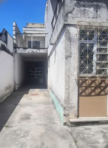 Alugo para particular ou fins comerciais casa a 1 minuto do West shopping 