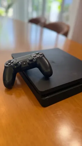 PlayStation 4 Slim 1TB + Controle Original - Excelente Estado