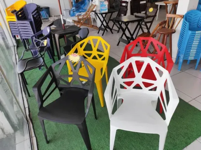 POLTRONAS COM DESIGN SOFISTICADO 182 KG