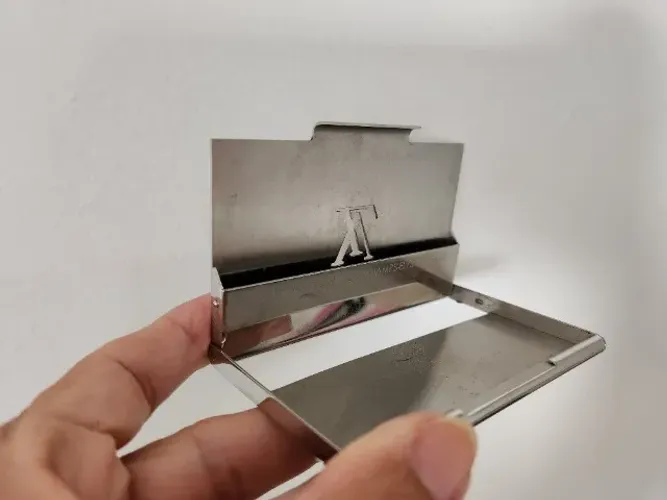 Porta Cartões em Metal Louis Vuitton