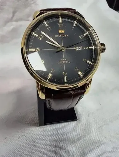 Relógio Tommy Hilfiger George 1710329 Dourado Mostrador Preto