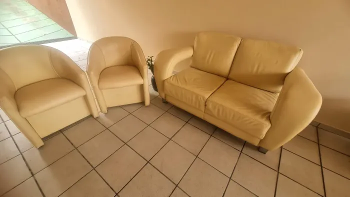 Vendo jogo de sofá em couro 