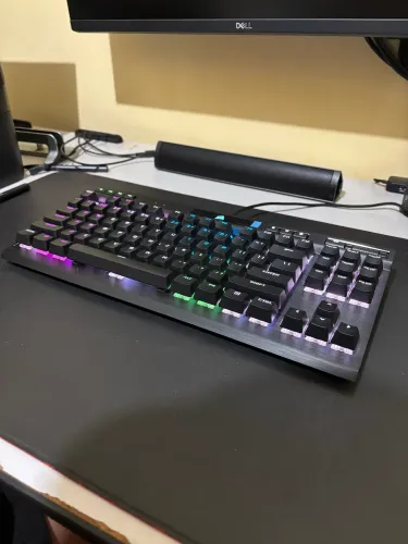 Teclado Mecânico Gamer Corsair K70 RGB