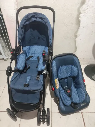 Carinho de bebê e bebe conforto 300 reais