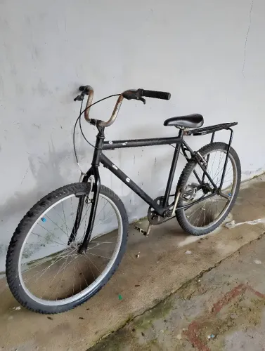 Bicicleta aro 26 semi montadinha bh (preço negociável)