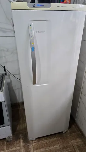 Geladeira Frostfree ( NÃO FAZ GELO )
