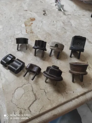 Plugues das tomadas para rádio/TV antigos: