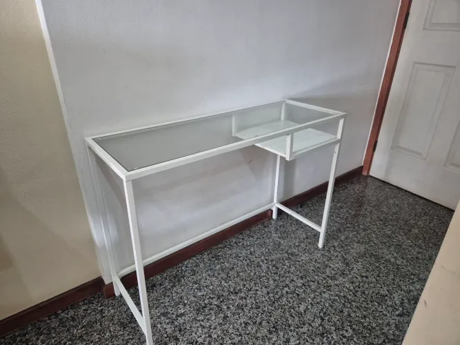 Mesa/aparador de vidro