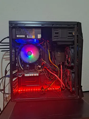 Vendo ou Troco PC i3 ( Monitor + Tela(Vai cabo ps2 para audio)  + Mouse + Cabos 