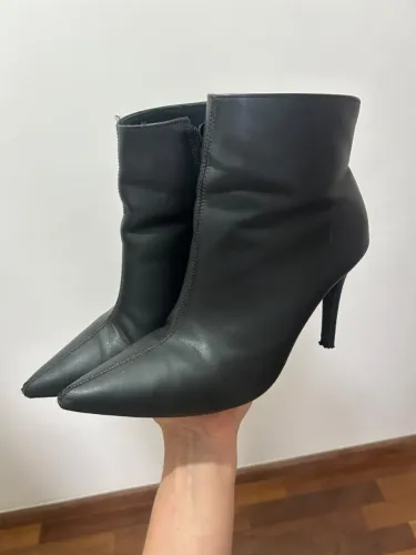 Bota Ankle Boot Feminina Cano Curto Bico Fino Preta - Linda!