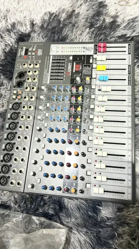Mesa de Som Analogica 12 ch
