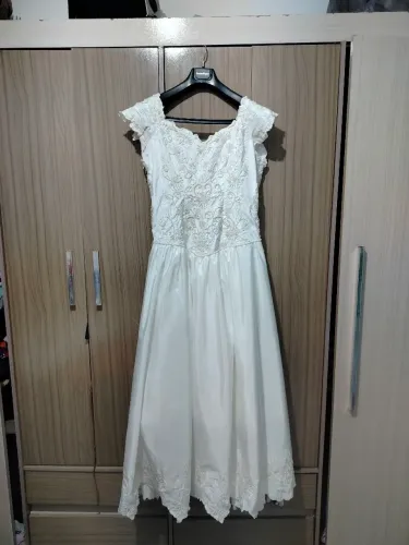 Vestido de Noiva / Festa Longo Branco com Bordados e Pérolas (preço a negociar)