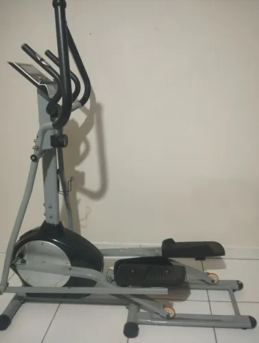 Vende-se elíptico usado