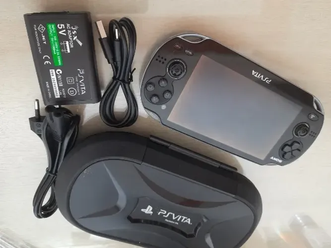 Ps vita fat + jogo + case rigido e carregador usb tipo C