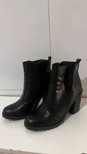 Bota feminina cano curto - 37