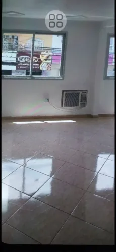 Sala comercial com sol da manhã na Avenida João Mendes em Santa Mônica, Vila Velha ES