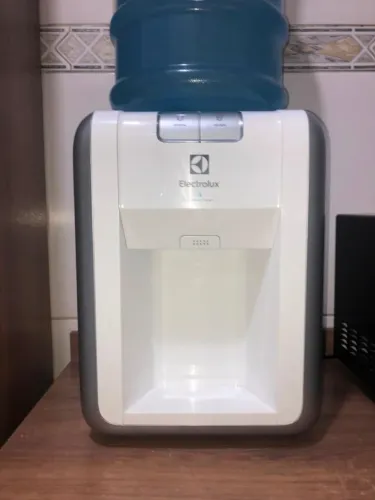 Bebedouro de Água Electrolux - Natural e Gelada - Excelente Estado
