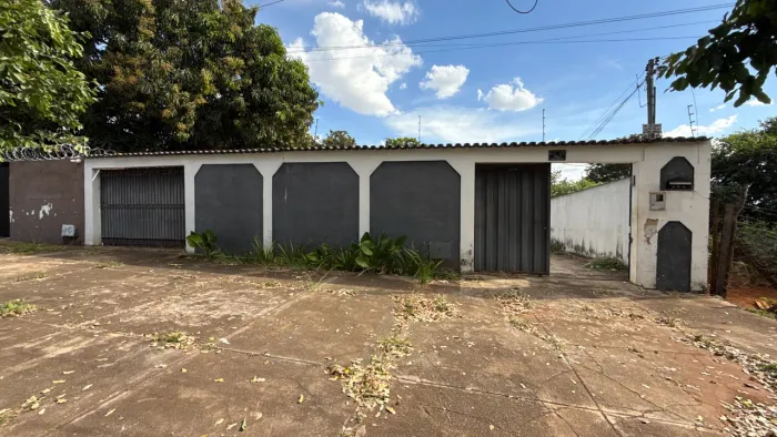 Casa com Terreno de 490 m² no Setor Santa Genoveva | A 6 Minutos do Aeroporto de Goiânia