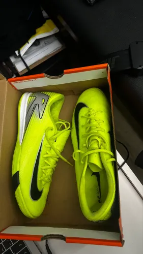 Chuteira Nike Mercurial 