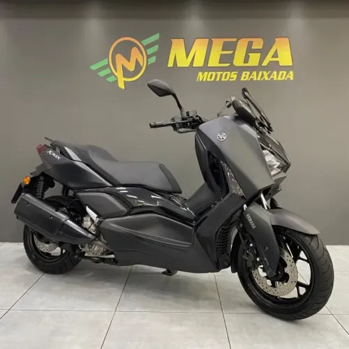 Yamaha Xmax 2025 preta 