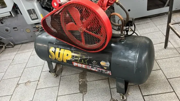Compressor de Ar 15 Pés / 200 Litros