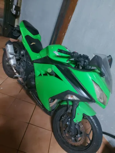 Ninja 300 em ótimo estado 