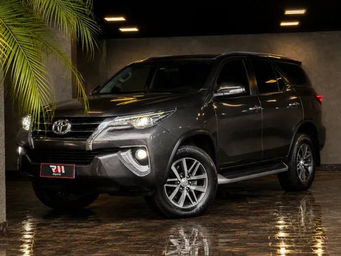 Toyota Hilux SW4 SRX 4X4 2.8 TDI 16V Dies. Aut. 2016