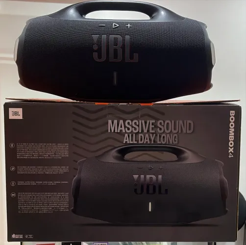 BOMBOX 4 JBL - 3 meses de uso
