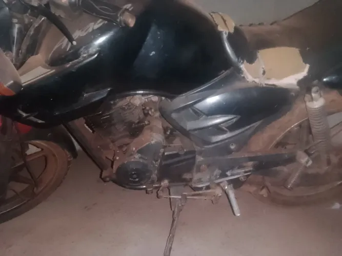 Vendendo porque não uso mais e está ocupando espaço funcionando normalmente pedal