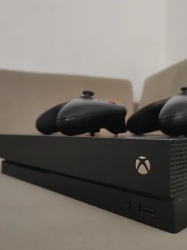 Xbox One X 1TB, 2 Controles, 4K