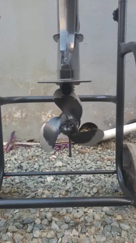 Motor de popa Kawashima 6.5 Hp com carrinho para transporte