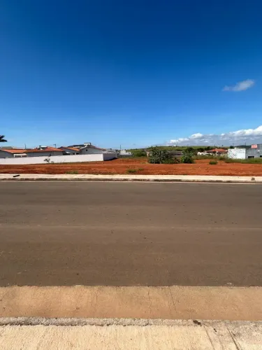 Um lote de terreno com área total de 546,41m²