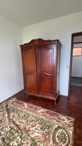 Guarda roupa madeira vintage