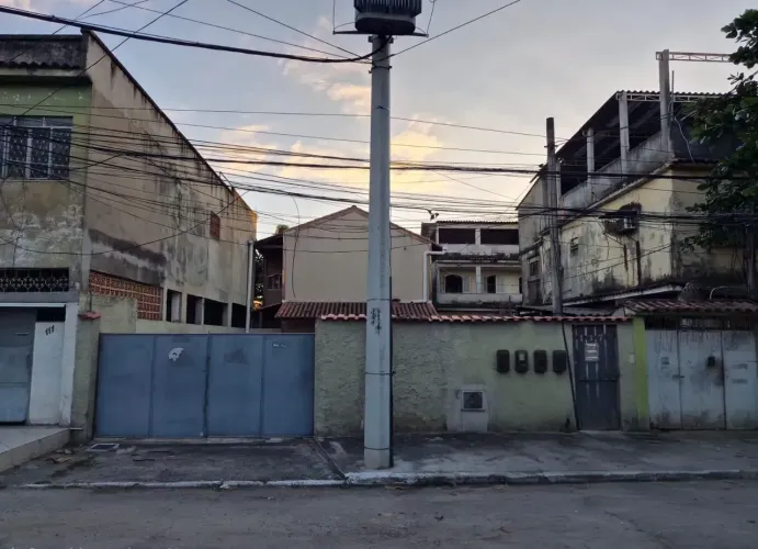Imóvel para aluguel com 6 metros quadrados com 2 quartos em Cerâmica - Nova Iguaçu - RJ