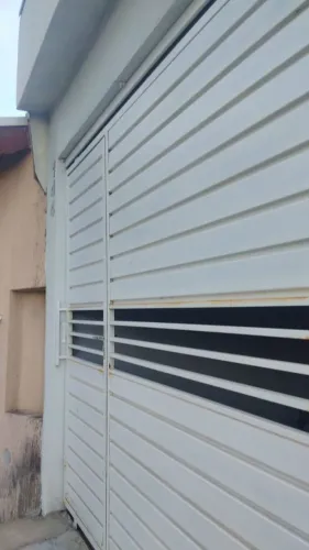 Portão de garagem - Social embutido