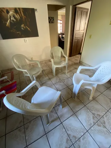 Vendo 4 cadeiras de plástico! 