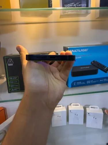 iPhone 13 128 gbs aparelho possui caixa e cabo original