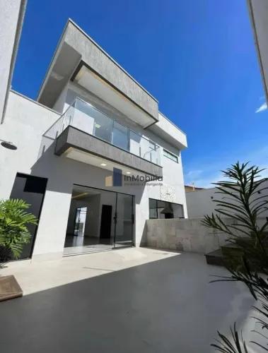Sobrado à venda ou aluguel em Trindade-GO  Residencial Monte Cristo