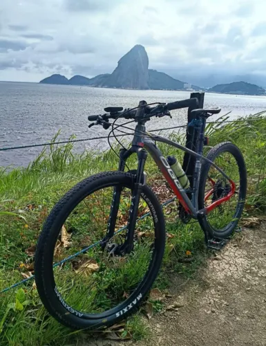 Bicicleta MTB Oggi 7.4 novíssima Tam M Porta garrafa e 2 câmaras de ar reserva de brinde.
