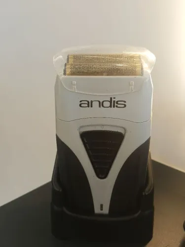 Máquina shave Andis semi-nova