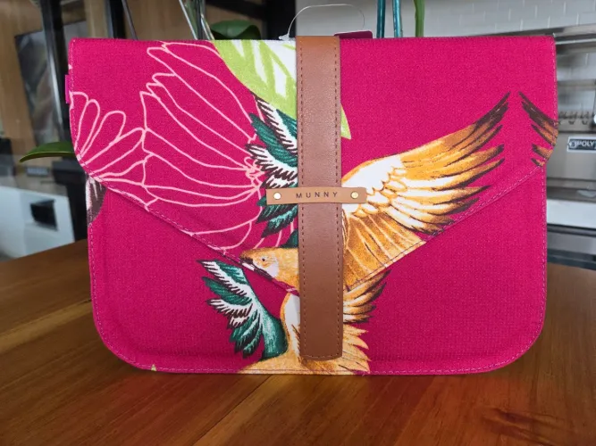 Clutch estilo carteira tecido vermelho 30cm x 22cm