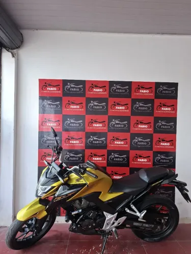 Moto pra vender logo CB300F 23/24 ABS troco por outros modelos de motos