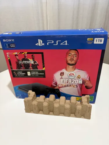 Caixa do ps4 slim 