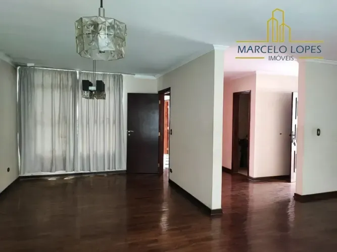 Sobrado à venda ou locação com 322mts², 7 dorms, piscina e 5 vgs no bairro Saúde - São Pau