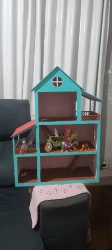 Casa de boneca mdf e miniaturas originais Disney 